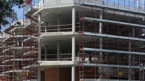 What aspects do I have to consider for the fire-protection of structures in a concrete and masonry mixture, reinforced or pre-stressed concrete?
