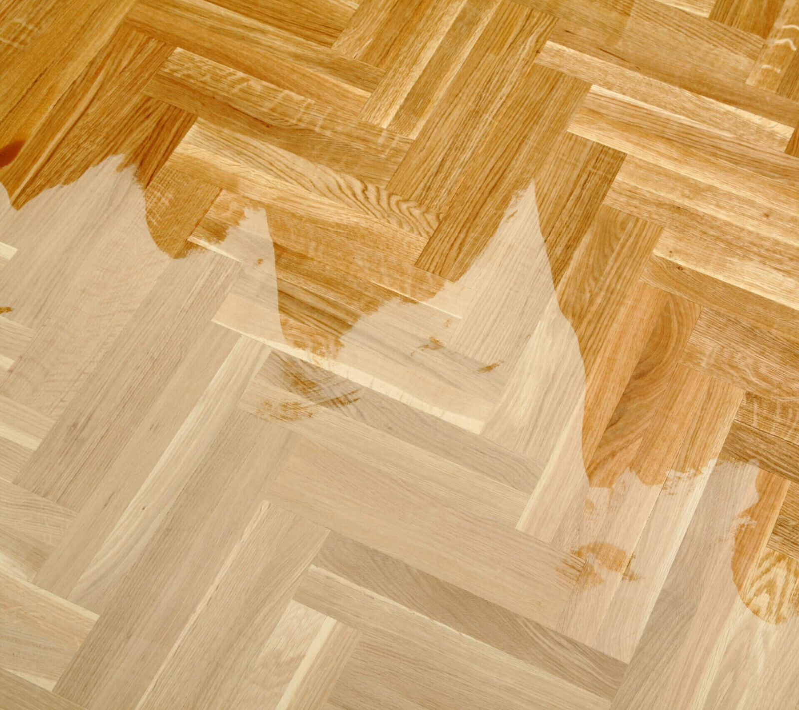 stufex - Varnishing of oak parquet floor, first layer of lacquer